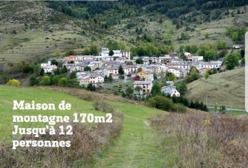 Cozy, spacious, quiet, with views of the slopes. gîte à louer Comus