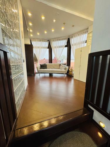 zonă comună salon/TV, Central Hostel Partener in Oradea