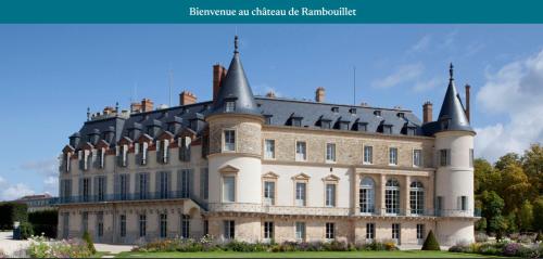 J1 St-Quentin-en -Yvelines Studio en Rez de jardin avec parking in Траппе
