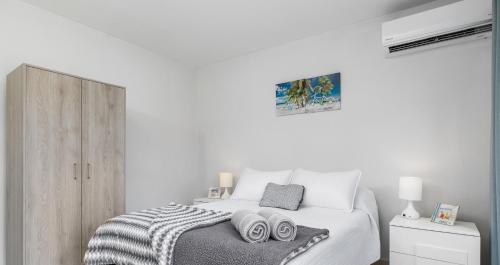 Adele's Apartment with Pool 5 minutes walk to the beach - image 2