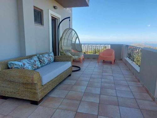 Aletraki -Off-Grid Retreat Above Heraklion, Peaceful Views in Archanes