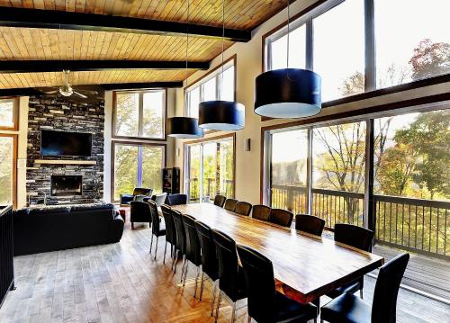Chalet 9B Chemin Blanc by Les Chalets Alpins in Stoneham (QC)