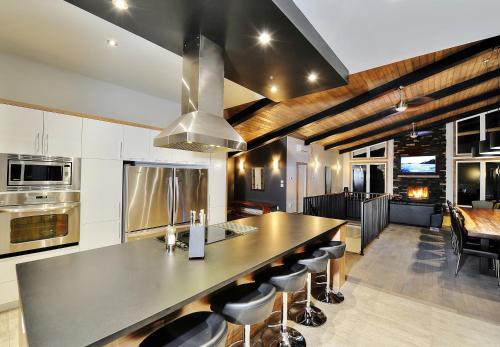 Chalet 9B Chemin Blanc by Les Chalets Alpins in Stoneham (QC)