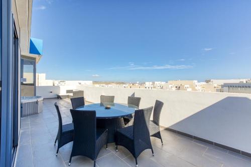 SB17 - 2 Bed Penthouse Panorama in Qawra, St Paul's Bay