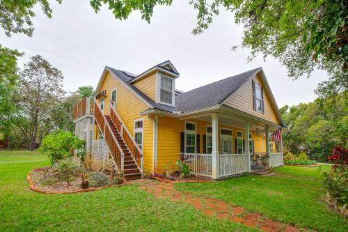 Lake Mary Rental with Shared Pool 32 Mi to Disney! in Lake Mary, USA