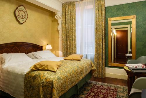 Double Room image 3