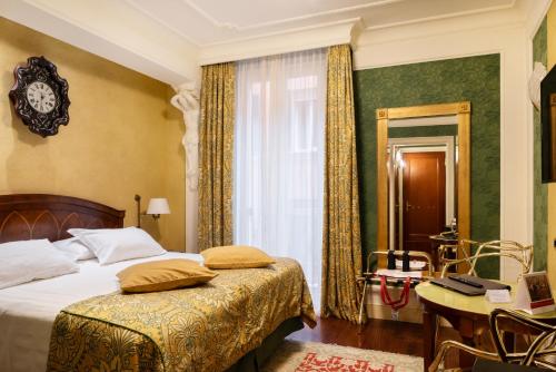 Double Room image 9
