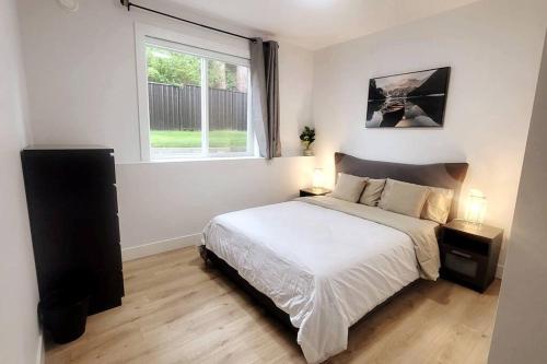 Gorgeous 2 Bedrooms Suite Private entrance with patio-Free Parking in เมเปิลริดจ์ (BC)