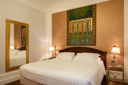 Double Room image 10