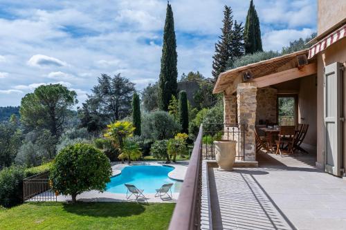 Secluded stone house for 10 people