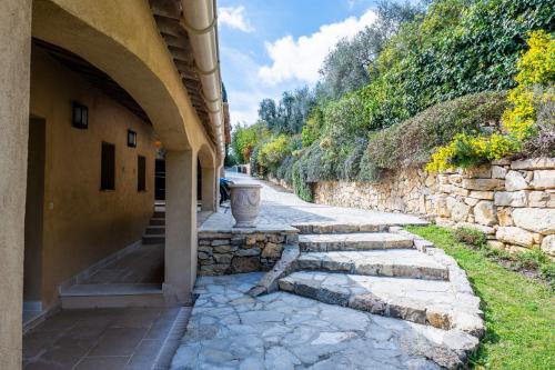 Secluded stone house for 10 people