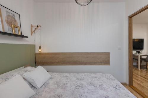 Apartment - Ground Floor room in Agostini - Contactless apartments Vukovarska - FREE PARKING
