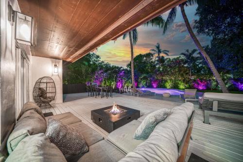 Luxury Retreat Heated Pool, Giant Chess 10 Minutes to Beach in North Miami, USA