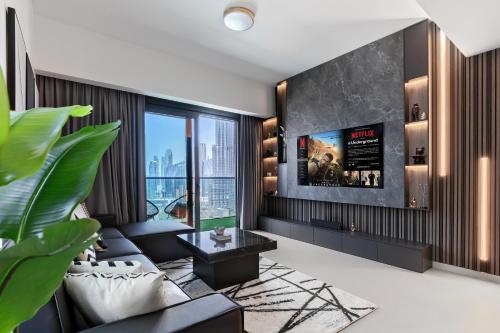 Luxurious 4BR Apartment w/ Prime Burj Khalifa View, Дубай (фото 3)
