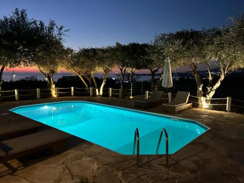 Four-Bedroom Villa - Split Level (8 Adults)  image 10