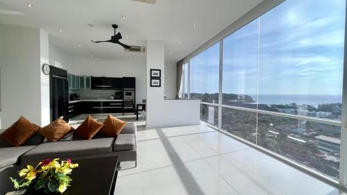 A2-stunning Seaview 4brs3baths Duplex karon City