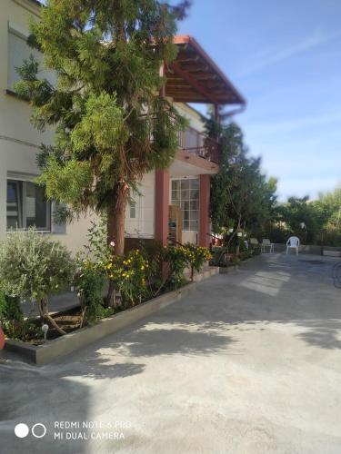 陽台/露台, Garden House - 80 m2- Rustic Apartment in 埃萊夫塞魯波利
