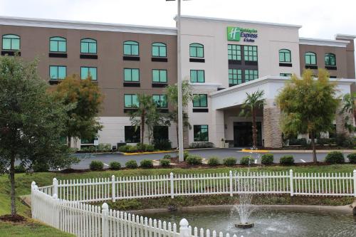 Holiday Inn Express & Suites Mobile West I-10, an IHG Hotel in Tillmans Corner, USA