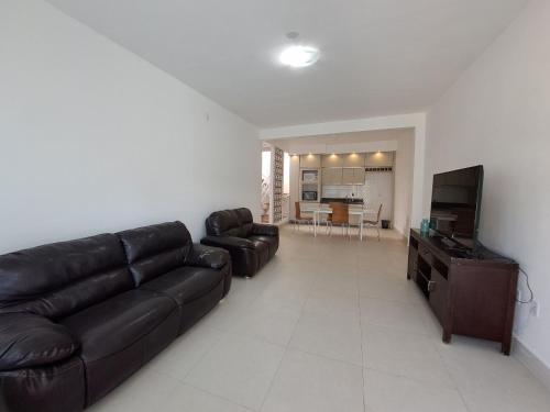 gedeelde lounge/tv-ruimte, Linda cobertura Prainha de Mambucaba Paraty 50m da praia in Portal das Artes