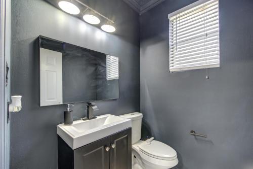 Big 6 Bedroom Home For Families Sleeps over 18 ppl Big Pool 2miles from IAH Family Gatherings and events welcome in Humble, USA