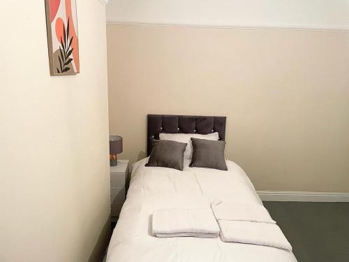 Cosy home, family & contractor friendly 4 bedroom near Leeds centre, sleeps 7