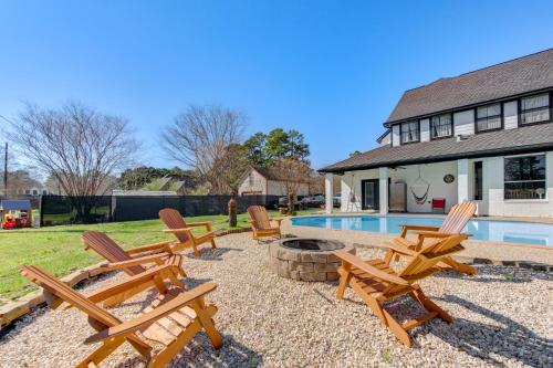 Big 6 Bedroom Home For Families Sleeps over 18 ppl Big Pool 2miles from IAH Family Gatherings and events welcome in Humble, USA