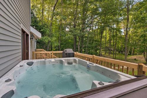 White Haven Home with Hot Tub and Nearby Lake Access