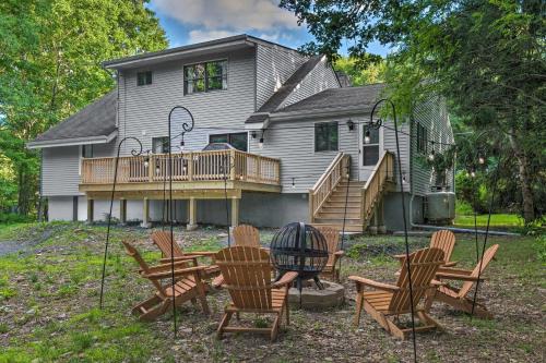 White Haven Home with Hot Tub and Nearby Lake Access