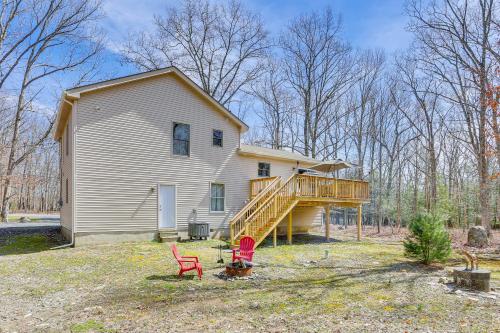 Forest-View Deck & Fire Pit: Poconos Escape! in Bushkill (PA)