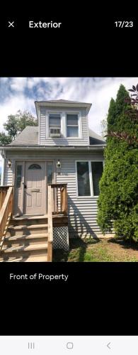 LOVELY RENOVATED 2 BEDROOM HOME WITH FREE Parking in Albany, USA
