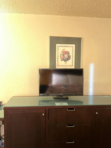 Queen Room image 3