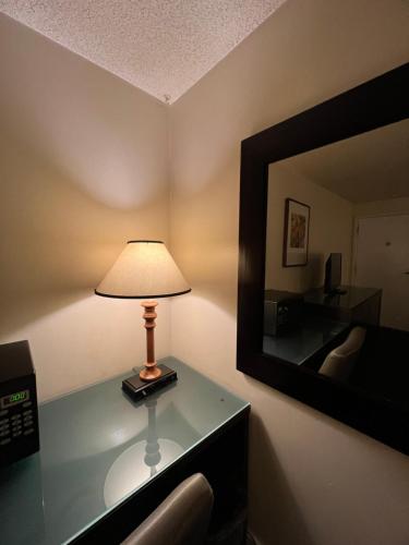 Queen Room image 4