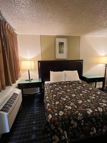 Queen Room image 7