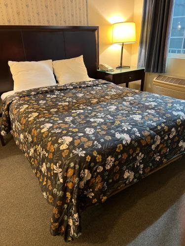 Traditional King Room room in Columbus Motor Inn