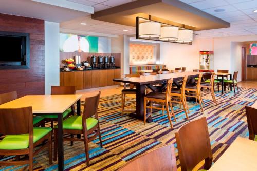 Fairfield Inn & Suites by Marriott Atlanta Buckhead - image 8