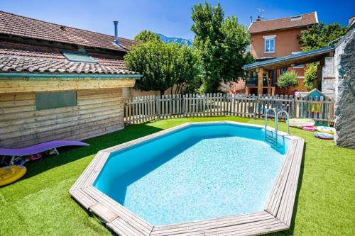 Jolie maison avec piscine et proche des montagnes