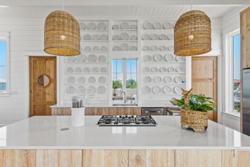 Salt & Light - 5 BR, Sleeps 18, Gulf & Lake Views, Game Room & Bikes, Seagrove Beach (foto 4)