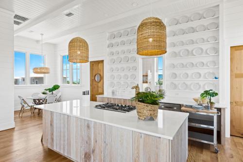 Salt & Light - 5 BR, Sleeps 18, Gulf & Lake Views, Game Room & Bikes, Seagrove Beach (foto 5)