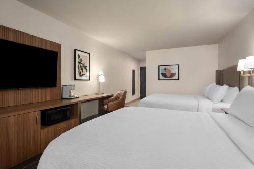 Clarion Inn Ontario - image 11