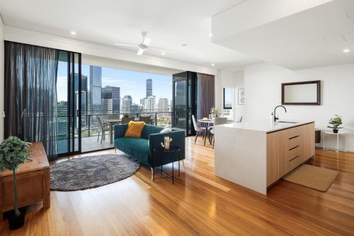 CASSA BCT - River-View Apartments Managed by The Cassa Room Type - Three-Bedroom Apartment with Full River View & 2 Free Parking