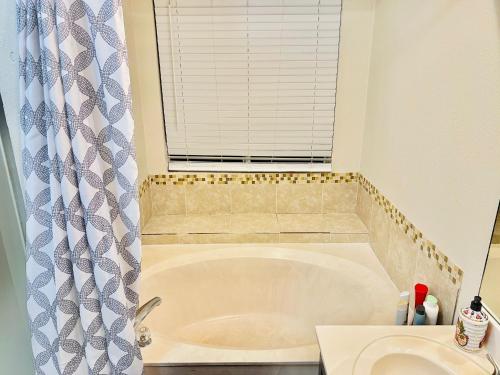 Secluded Luxury Retreat: Your Exclusive Entire House Getaway! in Round Rock, USA