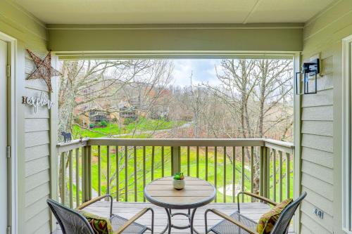 Blue Ridge Mountain Condo with Golf Course Views! in Burnsville, USA