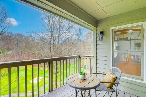 Blue Ridge Mountain Condo with Golf Course Views! in Burnsville, USA