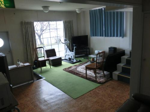 room detail thumbnail 1