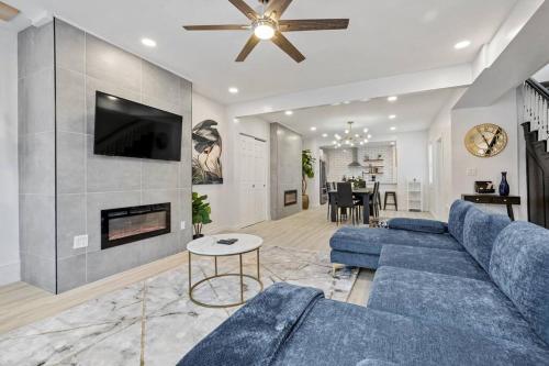 HUGE 4BR - Game Room - Fireplace in Pittsburgh, USA