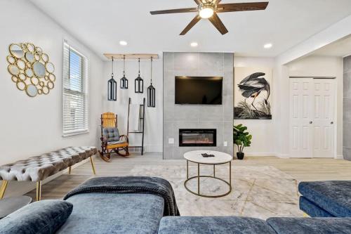 HUGE 4BR - Game Room - Fireplace in Pittsburgh, USA