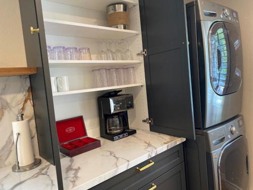 Guest house with private entry and large pool, Los Angeles (fotografie 10)