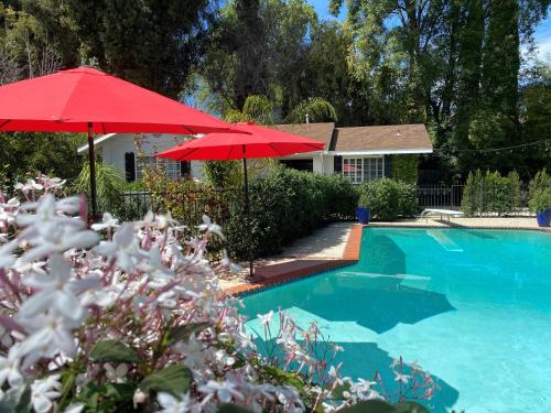 Guest house with private entry and large pool in Los Angeles, USA