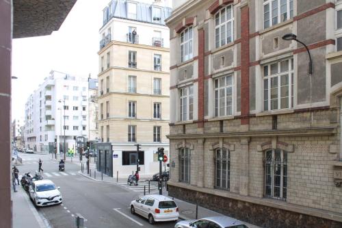 Spacious family nest facing Square des Épinette - image 8
