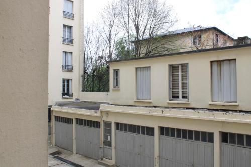Spacious family nest facing Square des Épinette - image 12